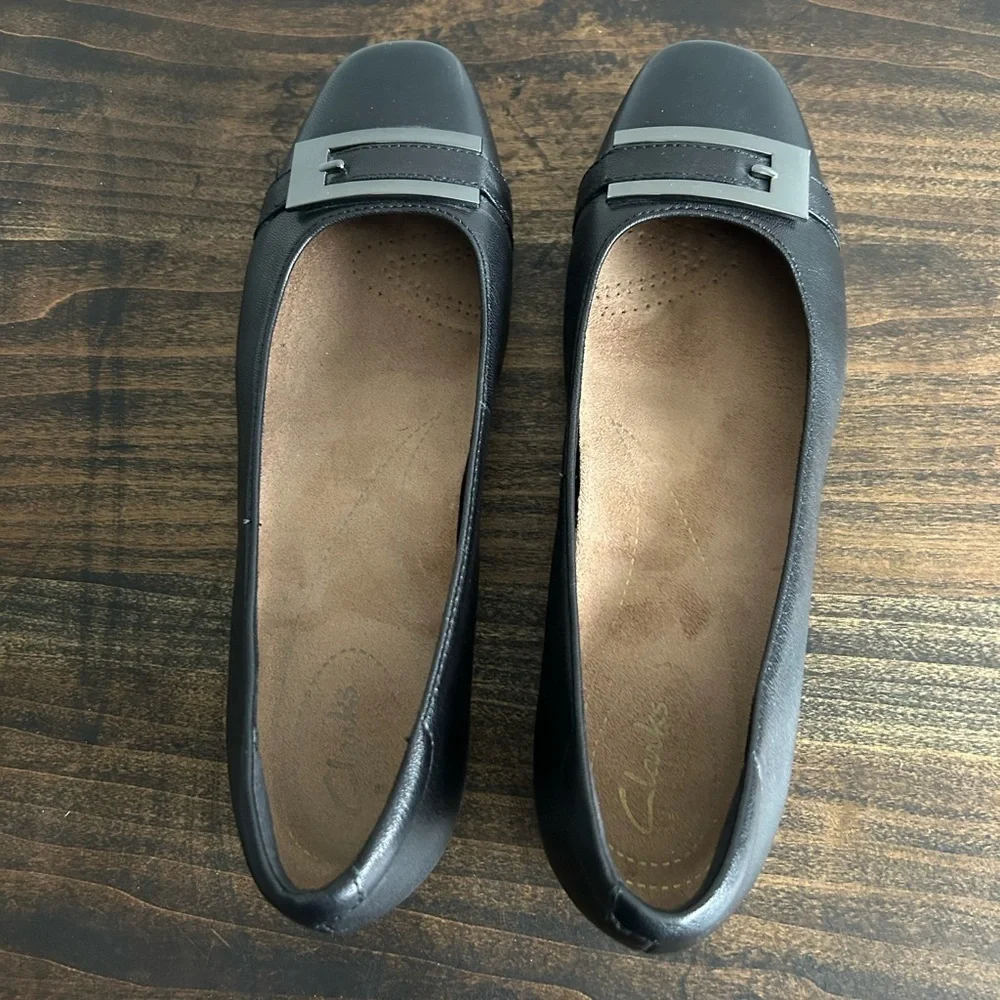 Clark’s Black Leather Women's Flats, Size 7.5 - Picture 2 of 11